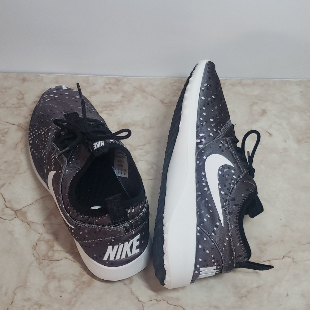 Nike Charcoal and White Athletic Womens Shoes Size 8.5 - Picture 5 of 7